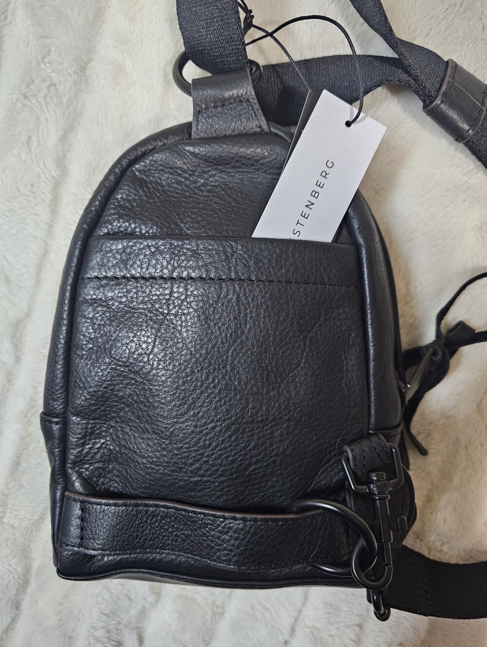NWT Aimee Kestenberg Black Pebbled Small Crossbody Bag Zip Lined Pockets - Picture 5 of 9